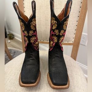 Dan Post western boots Black and Pink floral Embroidered Heeled Boots.